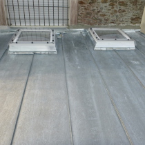 Couverture zinc nat joint debout avec puits de lumière